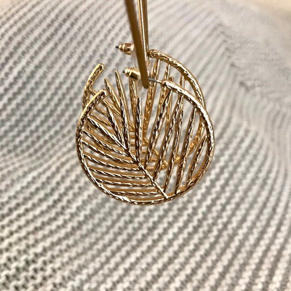 Anthropologie Jewelry - (LastDay) NWOT Anthro Gold Tone Leaves Hoops